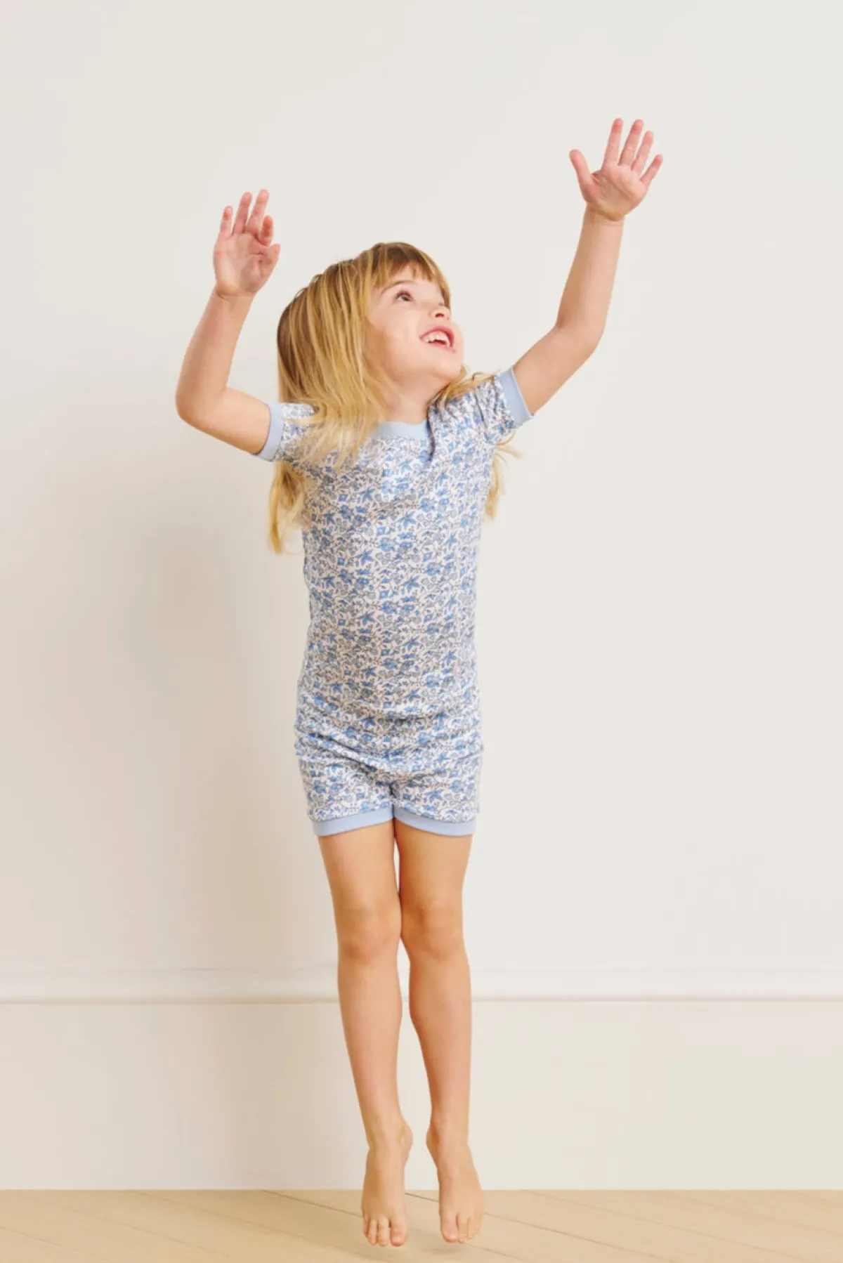 kids-shorts-set-in-delft-blue-HTdmSIYv-2.webp LAKE For Littles|Shorts Sets>Kids Shorts Set in Delft Blue Garden Floral