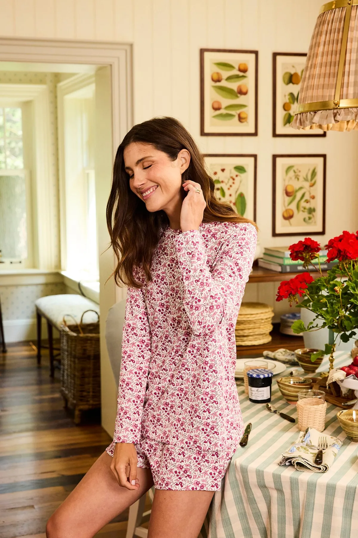 pima-crew-long-short-set-in-da-UjDBMLVb-2.webp LAKE For Traditions|For Her>Pima Crew Long-Short Set in Dahlia Garden Floral